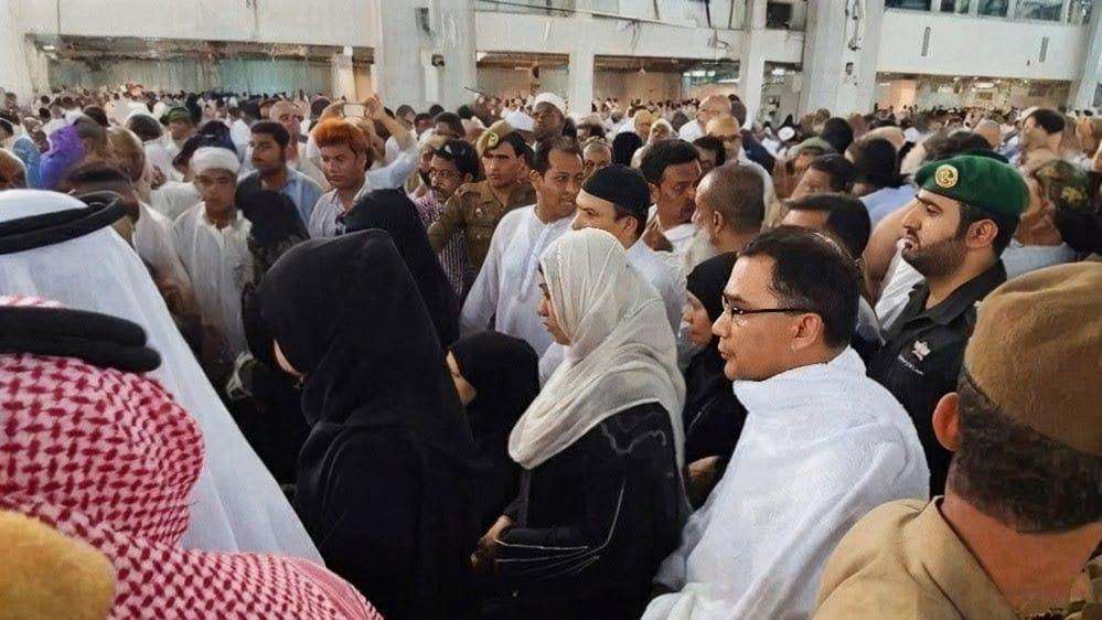 Tarique Rahman Leaves for Umrah.jpeg